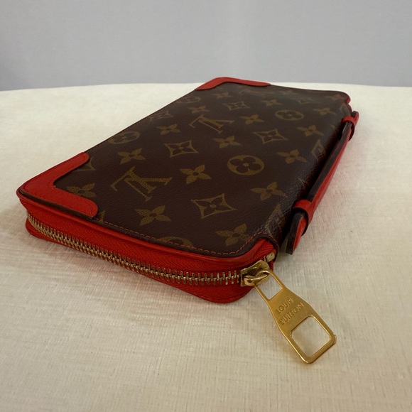 Gucci Limited Edition Light Green Grained Leather Bananya Compact Flap Wallet - Picture 7 of 8